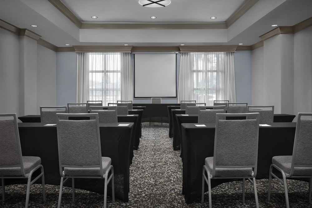 Hampton Inn Ft. Lauderdale/Downtown Las Olas Area — Hotel building in Fort Lauderdale, Florida
