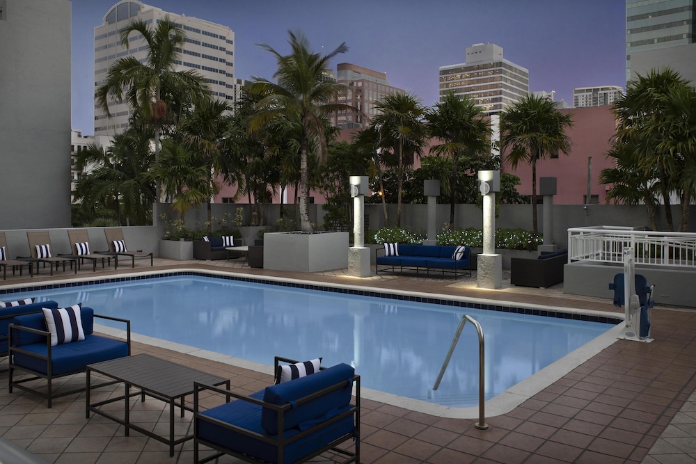 Hampton Inn Ft. Lauderdale/Downtown Las Olas Area — Swimming pool in Fort Lauderdale, Florida