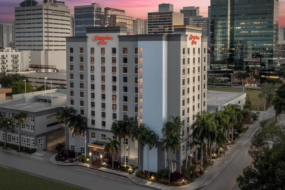 Hampton Inn Ft. Lauderdale/Downtown Las Olas Area — Hotel building in Fort Lauderdale, Florida