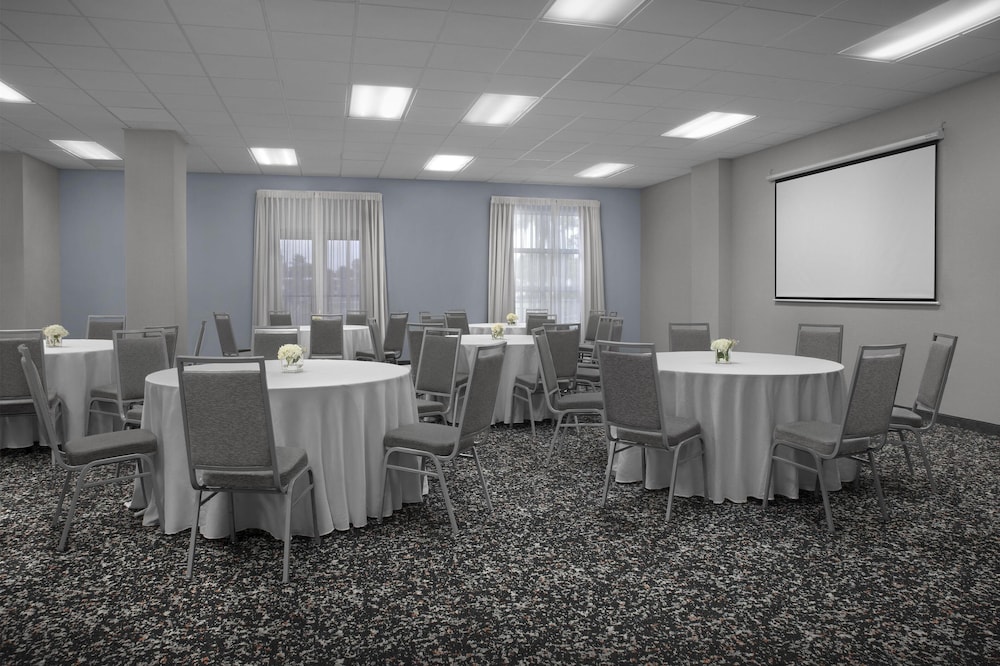 Hampton Inn Ft. Lauderdale/Downtown Las Olas Area — Hotel building in Fort Lauderdale, Florida