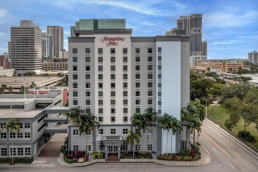 Hampton Inn Ft. Lauderdale/Downtown Las Olas Area — Hotel building in Fort Lauderdale, Florida