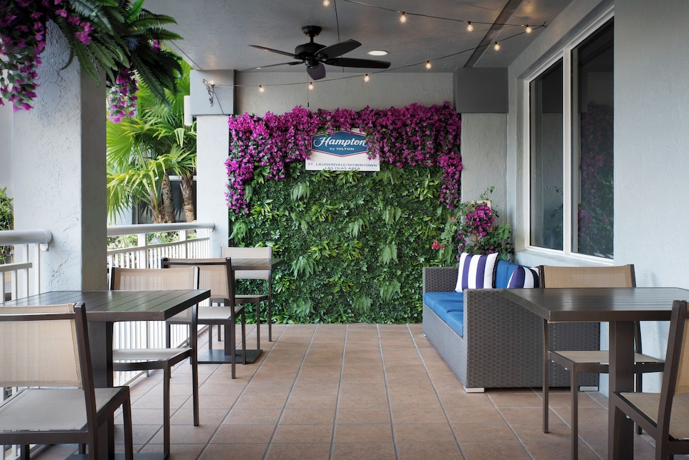 Hampton Inn Ft. Lauderdale/Downtown Las Olas Area — Restaurant & bars in Fort Lauderdale, Florida