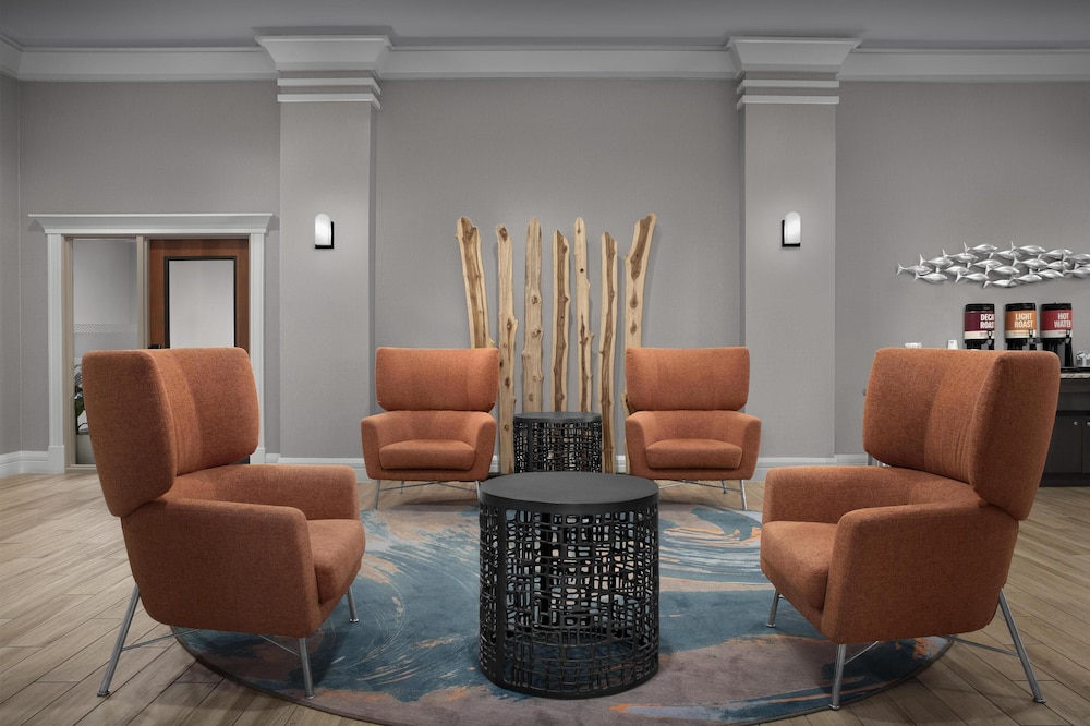 Hampton Inn Ft. Lauderdale/Downtown Las Olas Area — Hotel building in Fort Lauderdale, Florida