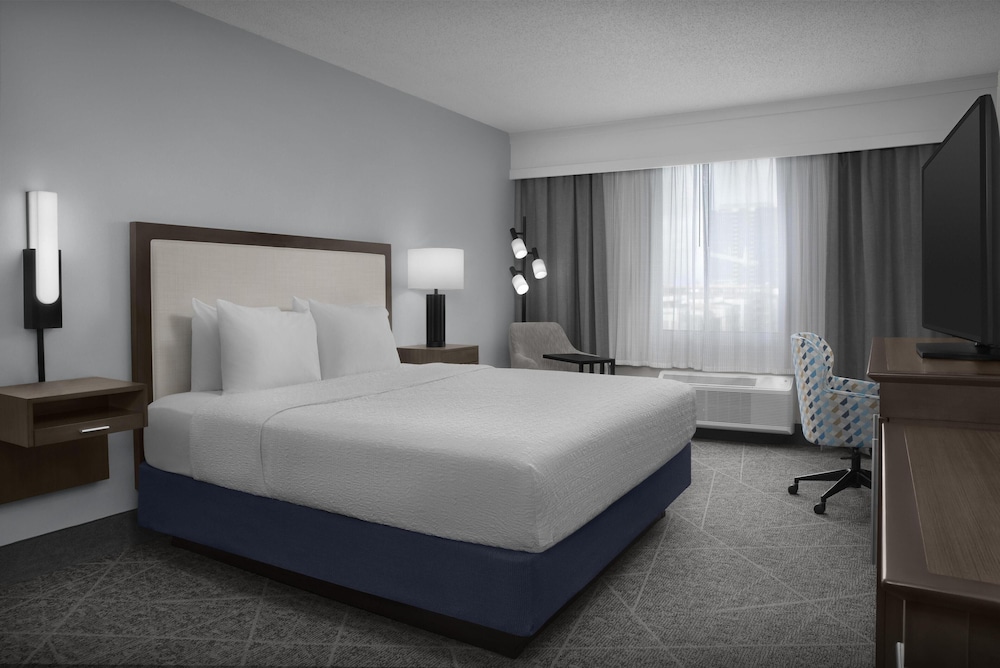 Hampton Inn Ft. Lauderdale/Downtown Las Olas Area — Hotel rooms in Fort Lauderdale, Florida
