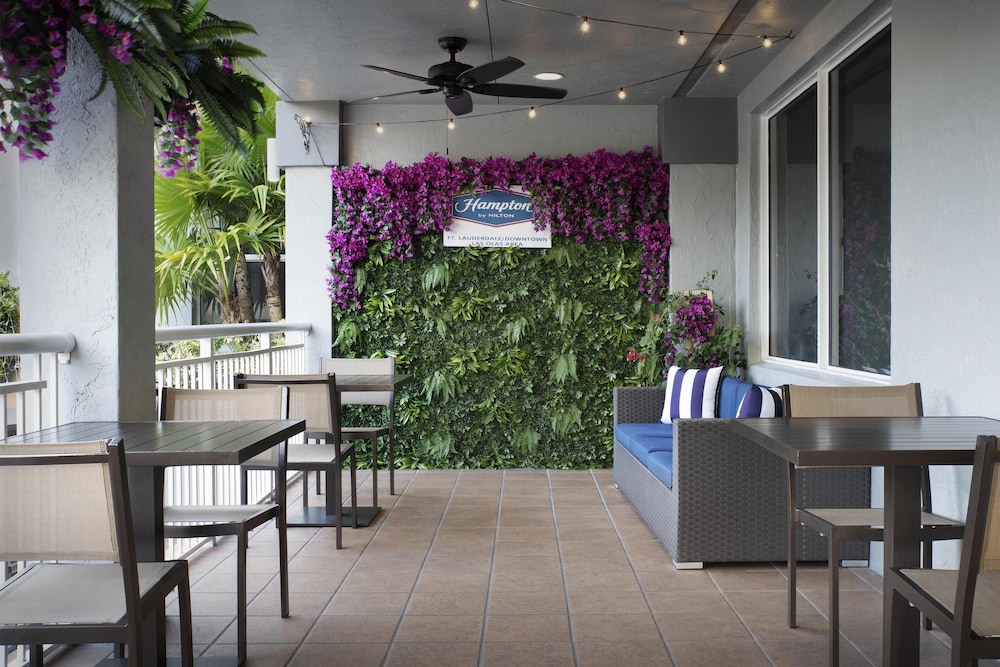 Hampton Inn Ft. Lauderdale/Downtown Las Olas Area — Restaurant & bars in Fort Lauderdale, Florida