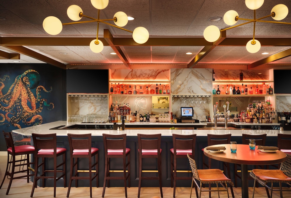 Holiday Inn Hotel & Suites Boston - Peabody by IHG — Restaurant & bars in Lynnfield, Massachusetts