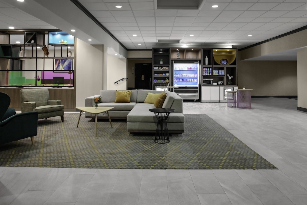 Holiday Inn Hotel & Suites Boston - Peabody by IHG — Hotel building in Lynnfield, Massachusetts