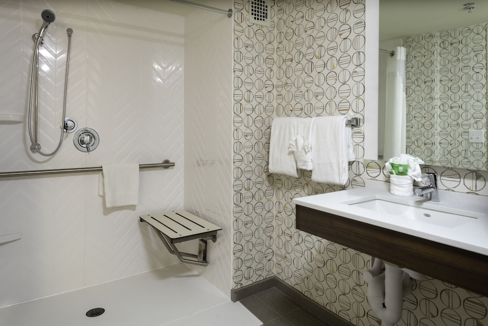 Holiday Inn Hotel & Suites Boston - Peabody by IHG — Hotel rooms in Lynnfield, Massachusetts