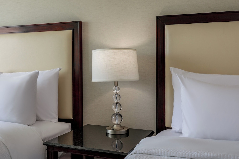 Holiday Inn Hotel & Suites Boston - Peabody by IHG — Hotel rooms in Lynnfield, Massachusetts