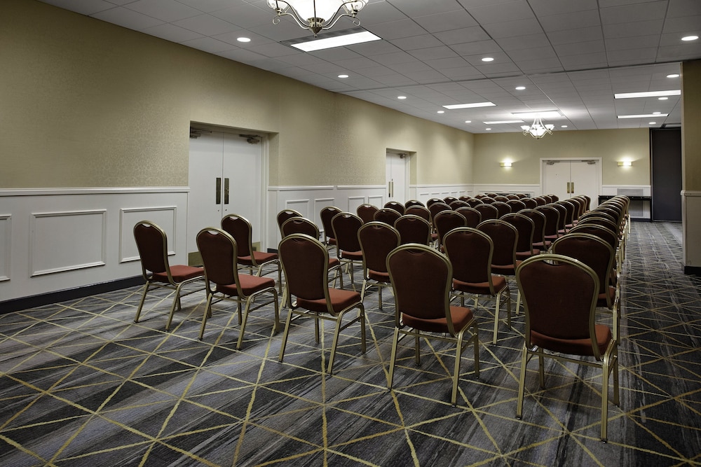 Holiday Inn Hotel & Suites Boston - Peabody by IHG — Hotel building in Lynnfield, Massachusetts