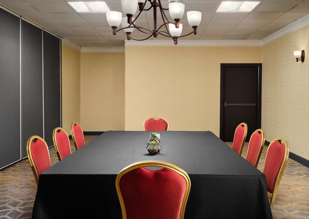 Holiday Inn Hotel & Suites Boston - Peabody by IHG — Hotel building in Lynnfield, Massachusetts