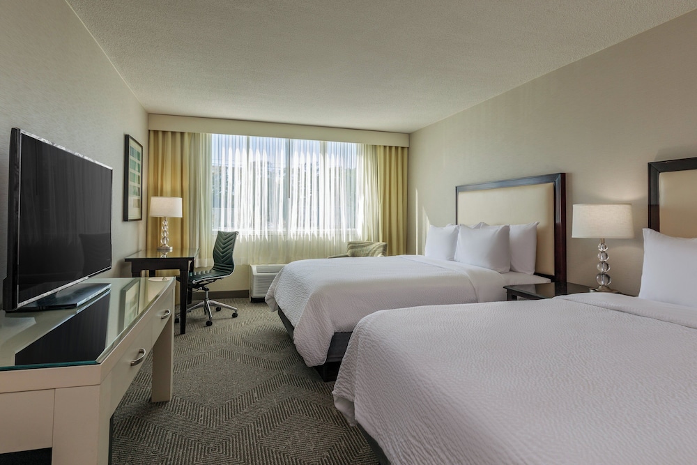 Holiday Inn Hotel & Suites Boston - Peabody by IHG — Hotel rooms in Lynnfield, Massachusetts