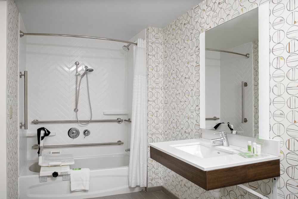 Holiday Inn Hotel & Suites Boston - Peabody by IHG — Hotel rooms in Lynnfield, Massachusetts