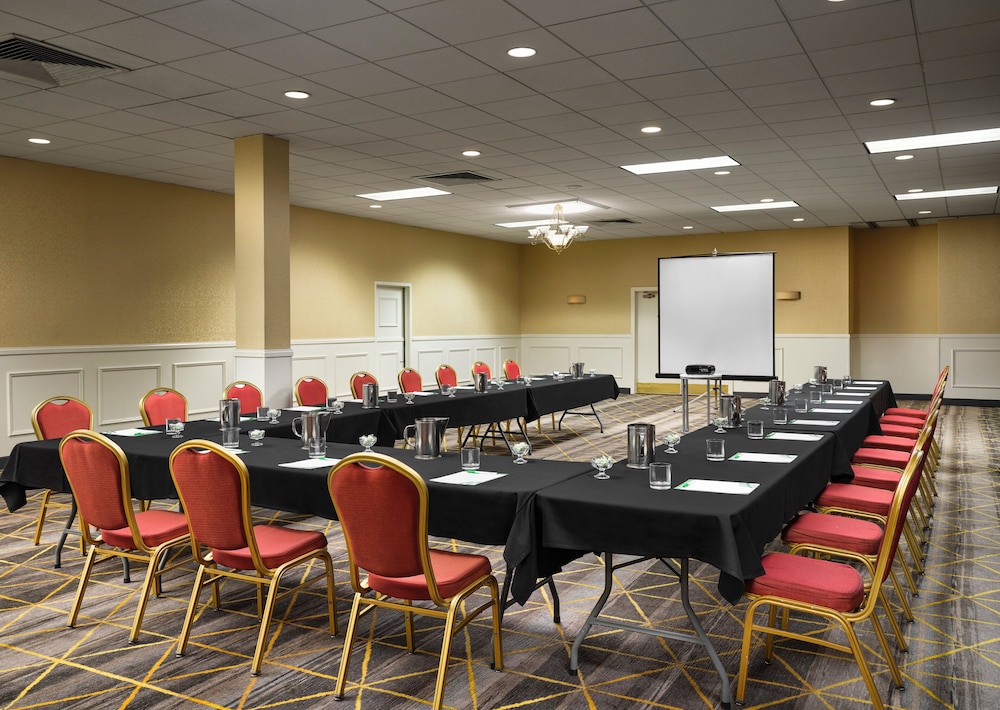 Holiday Inn Hotel & Suites Boston - Peabody by IHG — Hotel building in Lynnfield, Massachusetts