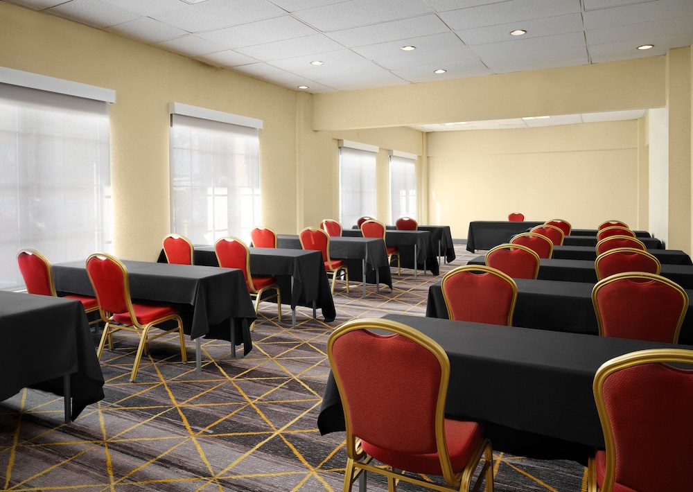 Holiday Inn Hotel & Suites Boston - Peabody by IHG — Hotel building in Lynnfield, Massachusetts