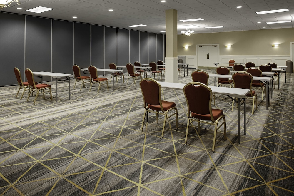 Holiday Inn Hotel & Suites Boston - Peabody by IHG — Hotel building in Lynnfield, Massachusetts