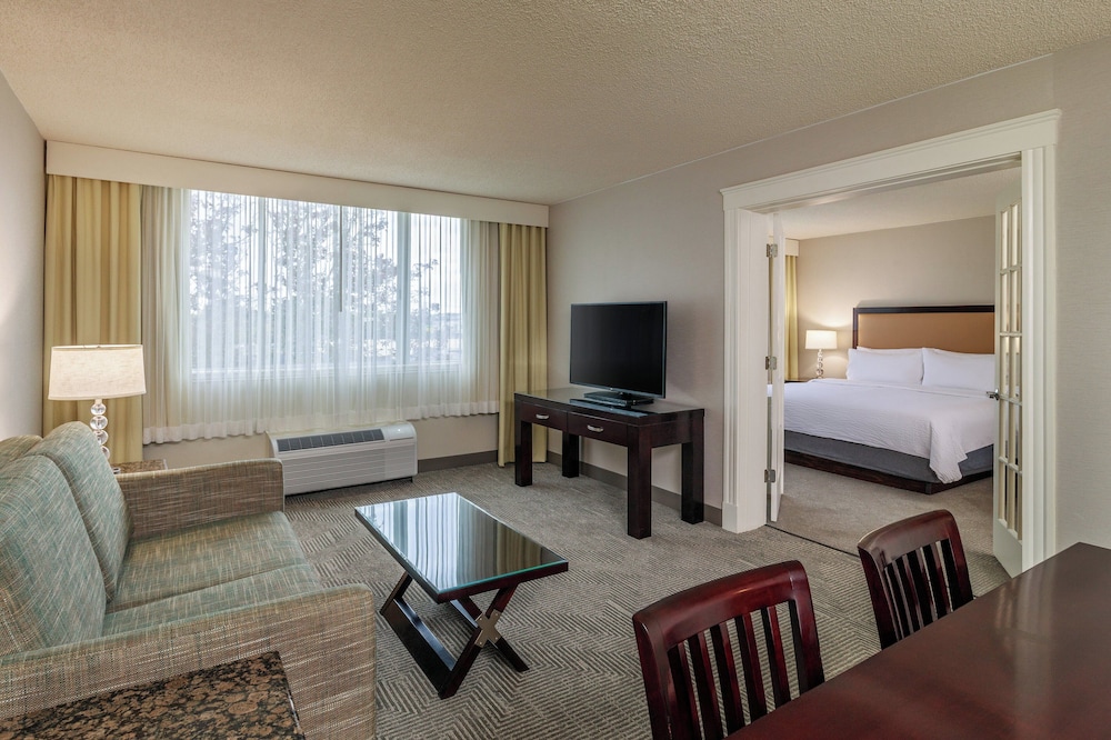 Holiday Inn Hotel & Suites Boston - Peabody by IHG — Hotel rooms in Lynnfield, Massachusetts
