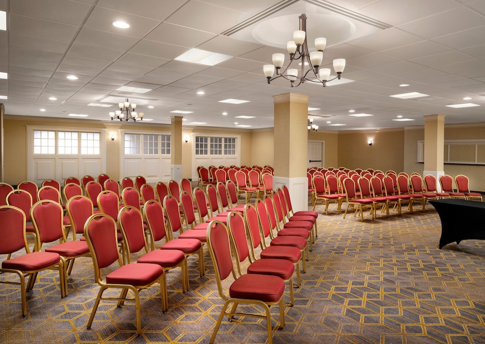 Holiday Inn Hotel & Suites Boston - Peabody by IHG — Hotel building in Lynnfield, Massachusetts