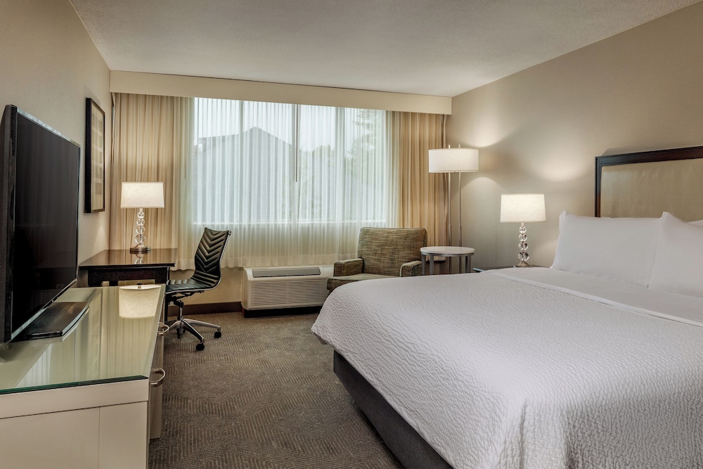 Holiday Inn Hotel & Suites Boston - Peabody by IHG — Hotel rooms in Lynnfield, Massachusetts