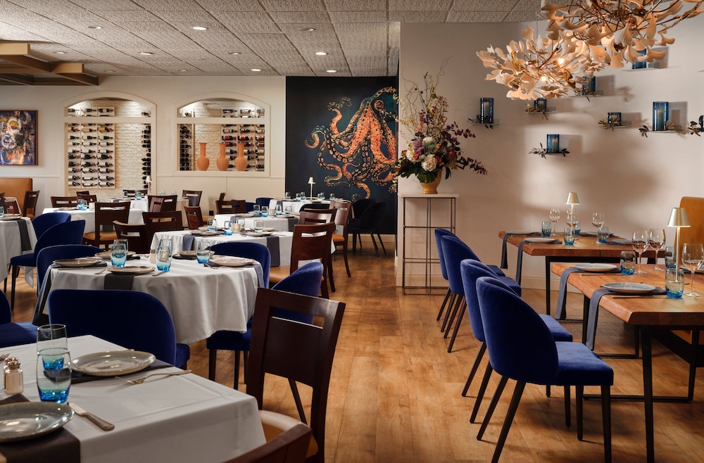 Holiday Inn Hotel & Suites Boston - Peabody by IHG — Restaurant & bars in Lynnfield, Massachusetts
