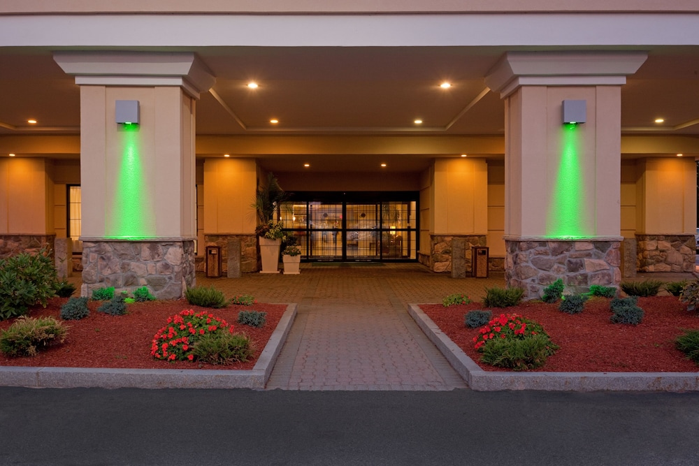 Holiday Inn Hotel & Suites Boston - Peabody by IHG — Hotel building in Lynnfield, Massachusetts