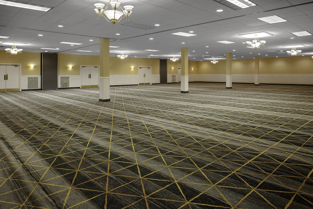 Holiday Inn Hotel & Suites Boston - Peabody by IHG — Hotel building in Lynnfield, Massachusetts