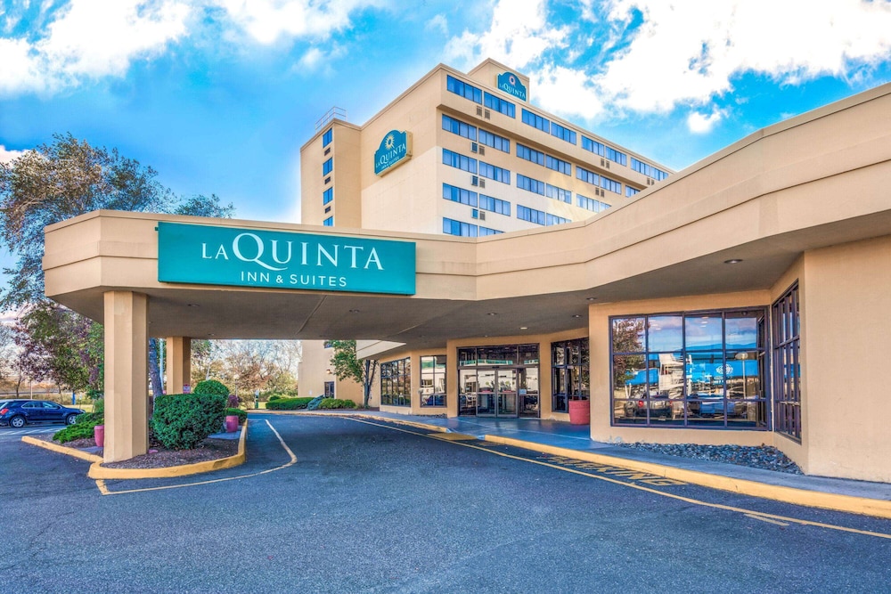 La Quinta Inn & Suites by Wyndham Secaucus Meadowlands — Main photo in Secaucus, New York State