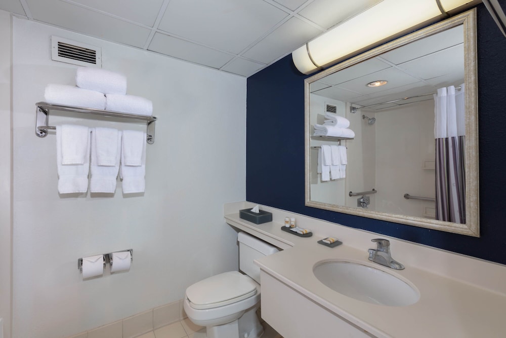 La Quinta Inn & Suites by Wyndham Secaucus Meadowlands — Hotel rooms in Secaucus, New York State