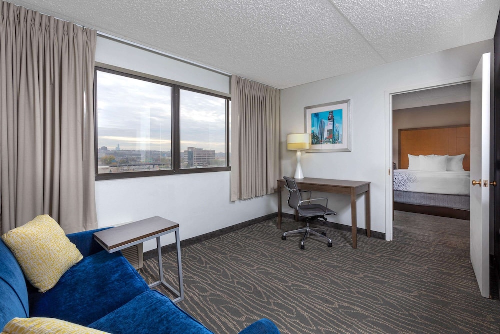 La Quinta Inn & Suites by Wyndham Secaucus Meadowlands — Hotel rooms in Secaucus, New York State