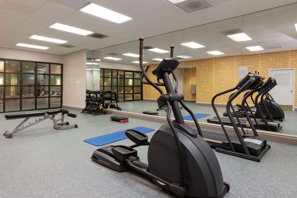 La Quinta Inn & Suites by Wyndham Secaucus Meadowlands — Sports & recreation in Secaucus, New York State