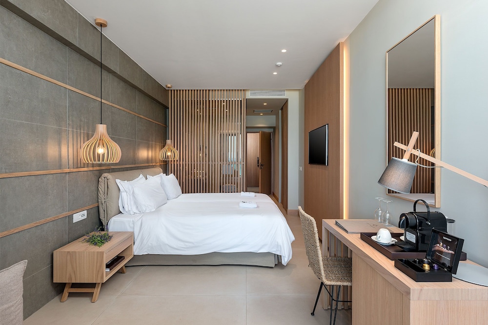 Ikones Seafront Luxury Suites — Hotel rooms in Rethymnon