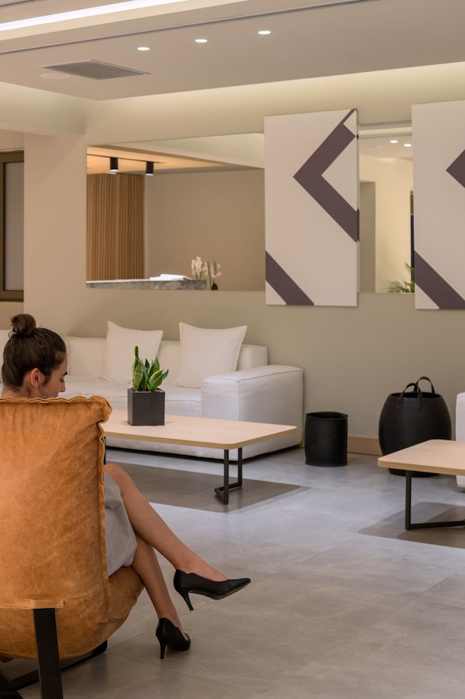 Ikones Seafront Luxury Suites — Hotel building in Rethymnon