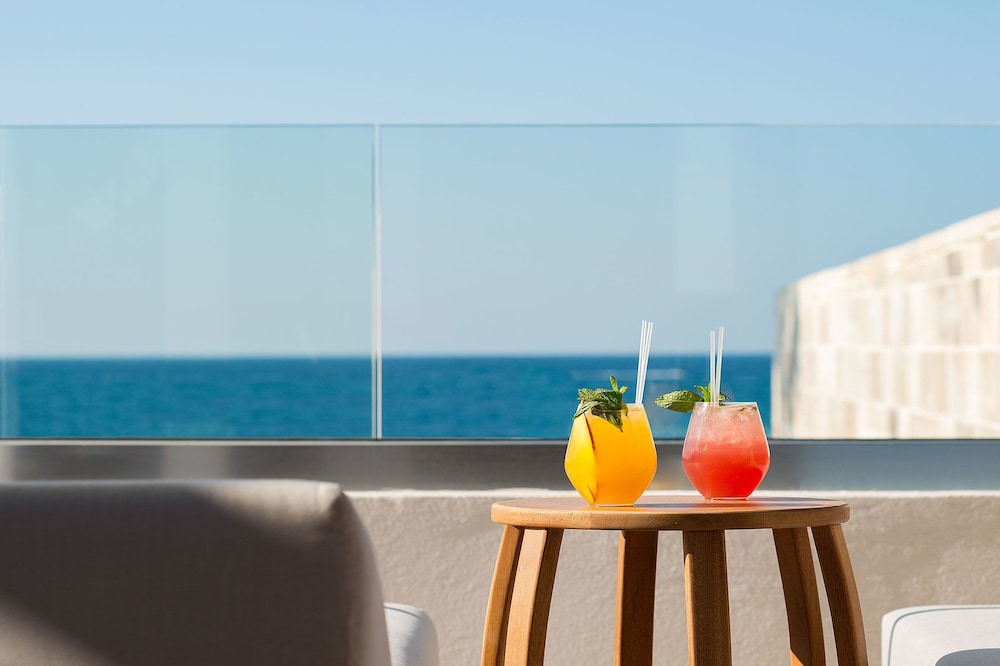 Ikones Seafront Luxury Suites — Restaurant & bars in Rethymnon