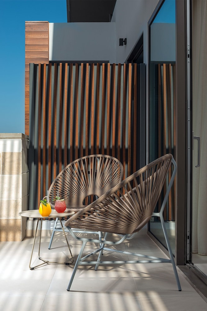 Ikones Seafront Luxury Suites — Hotel rooms in Rethymnon