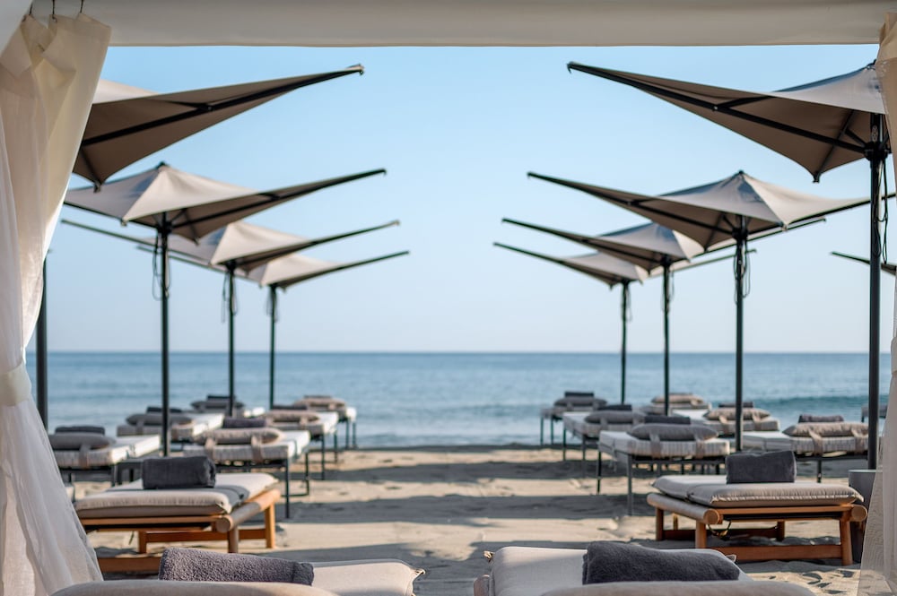 Ikones Seafront Luxury Suites — Beach in Rethymnon