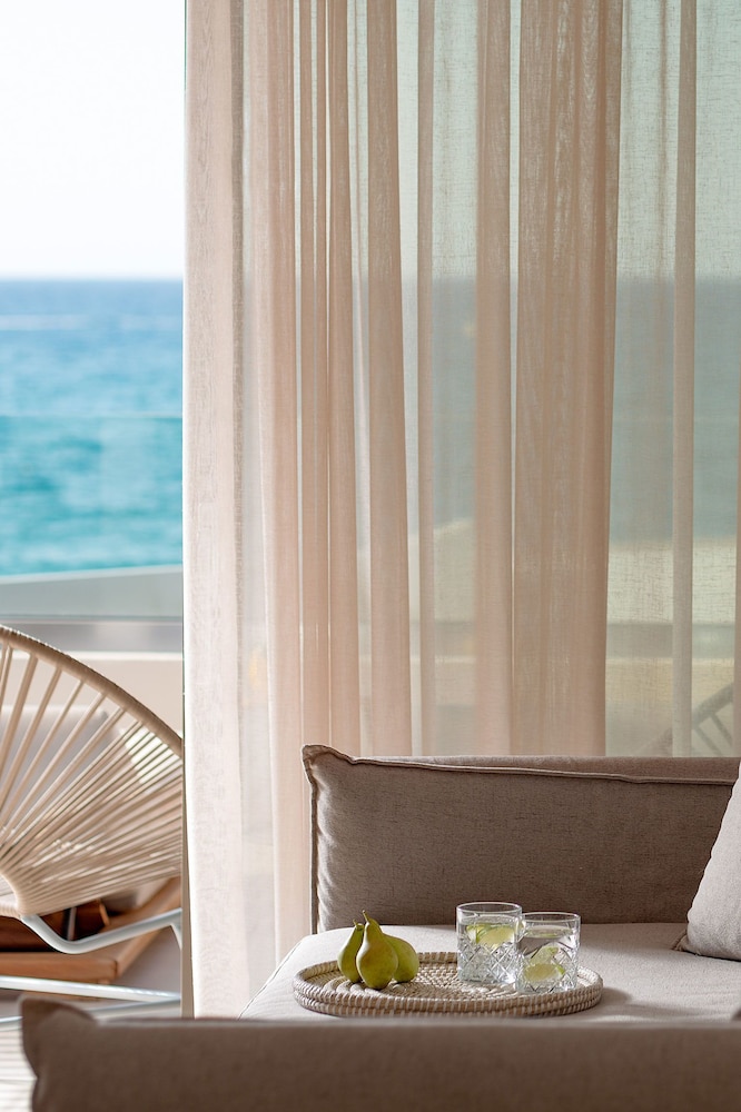 Ikones Seafront Luxury Suites — Hotel rooms in Rethymnon