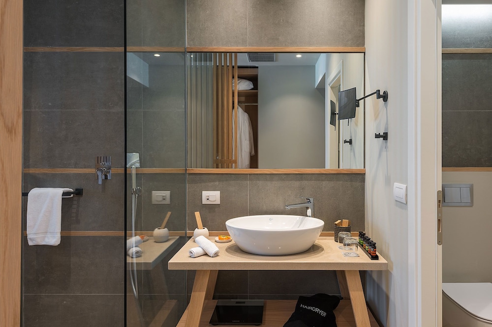 Ikones Seafront Luxury Suites — Hotel rooms in Rethymnon