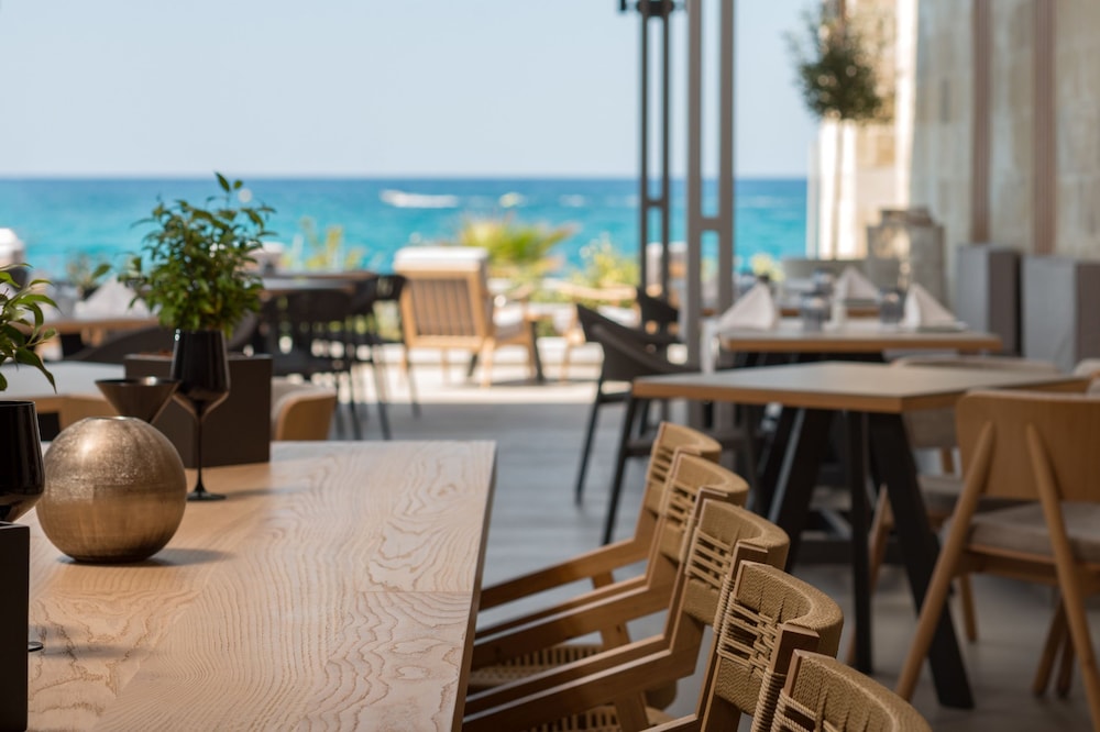 Ikones Seafront Luxury Suites — Restaurant & bars in Rethymnon