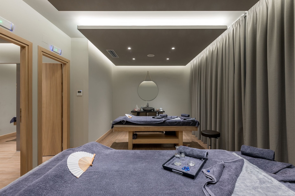 Ikones Seafront Luxury Suites — Hotel rooms in Rethymnon