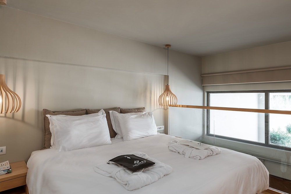 Ikones Seafront Luxury Suites — Hotel rooms in Rethymnon