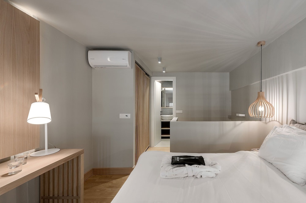 Ikones Seafront Luxury Suites — Hotel rooms in Rethymnon