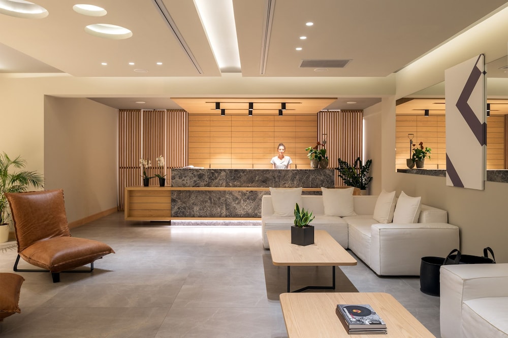 Ikones Seafront Luxury Suites — Hotel building in Rethymnon