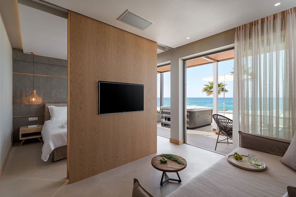 Ikones Seafront Luxury Suites — Hotel rooms in Rethymnon