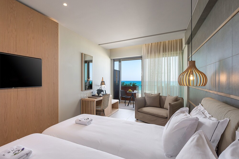 Ikones Seafront Luxury Suites — Hotel rooms in Rethymnon