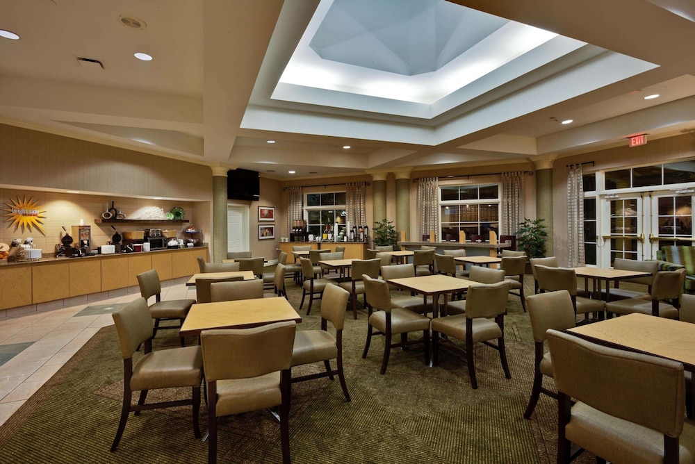 La Quinta Inn & Suites by Wyndham USF (Near Busch Gardens) — Restaurant & bars in Tampa, Florida