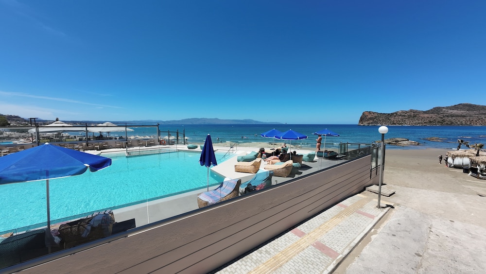 Chrispy Beach Resort - zdjęcie 2
