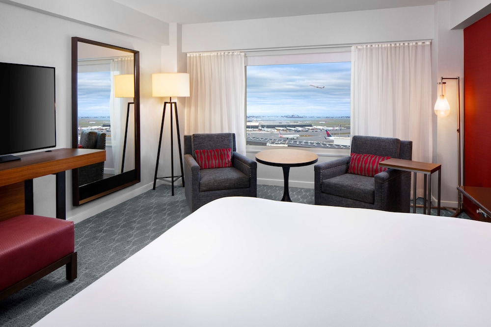 Hyatt Regency Boston Harbor — Hotel rooms in Boston, Massachusetts