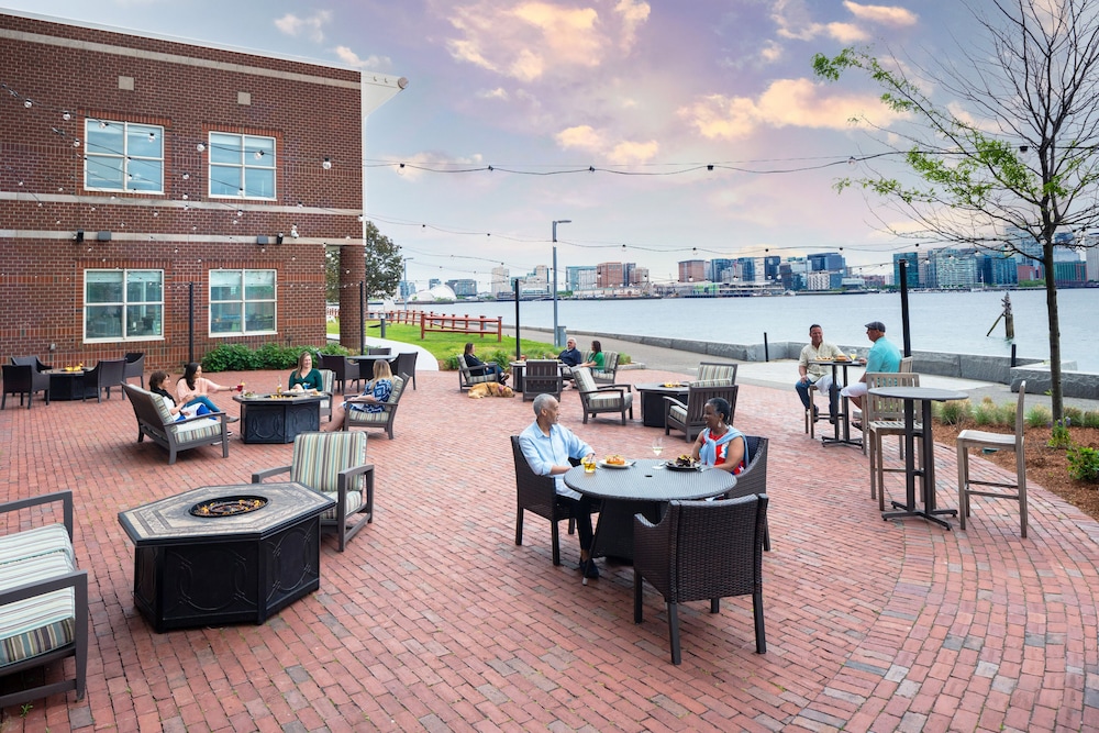 Hyatt Regency Boston Harbor — Restaurant & bars in Boston, Massachusetts