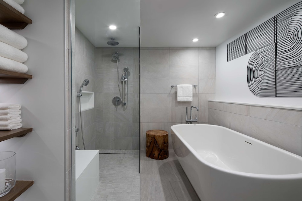 Hyatt Regency Boston Harbor — Hotel rooms in Boston, Massachusetts