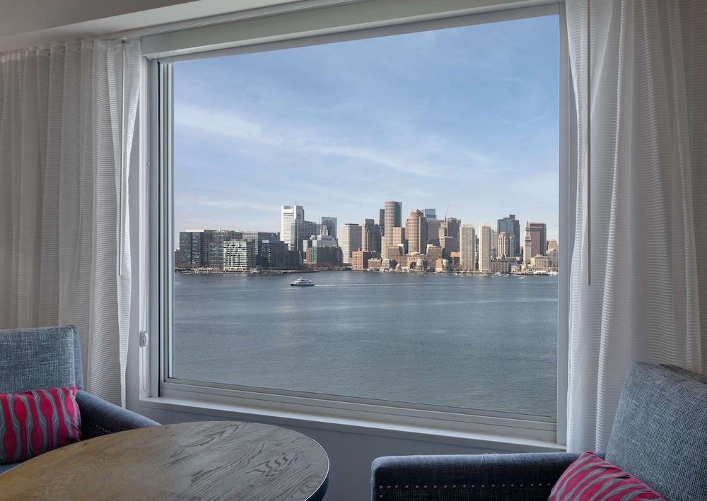 Hyatt Regency Boston Harbor — Hotel rooms in Boston, Massachusetts